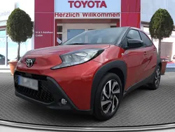 Chili red perleffekt/ night sky black Gebraucht 2024 Toyota Aygo Basis Kleinwagen | 18.750 € (Etwas zu teuer)
