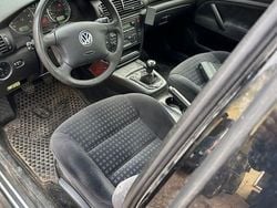 Schwarz Gebraucht 2002 VW Passat Basis Limousine | 1.300 € (Guter Preis)