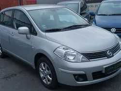 Silber Gebraucht 2008 Nissan Tiida Acenta Limousine | 5.990 € (Etwas zu teuer)
