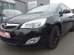 Schwarz Gebraucht 2012 Opel Astra Kombi | 3.950 € (Guter Preis)