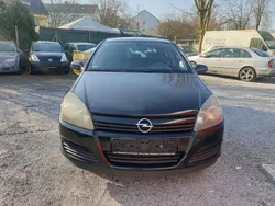 Schwarz Gebraucht 2004 Opel Astra Limousine | 990 € (Guter Preis)