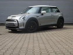 Melting silver iii Gebraucht 2023 Mini Cooper SE Classic Kleinwagen | 19.475 € (Superpreis)
