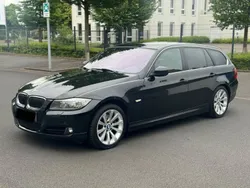Schwarz Gebraucht 2011 BMW 330 Sport Line Kombi | 13.700 €