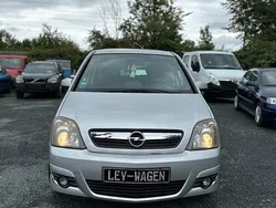 Grau Gebraucht 2008 Opel Meriva Van / Kleinbus | 1.800 € (Fairer Preis)