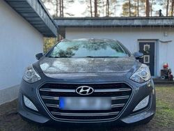 Grau Gebraucht 2016 Hyundai i30 Passion Kombi | 8.390 € (Fairer Preis)