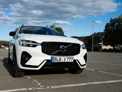 Weiß Gebraucht 2022 Volvo XC60 R-Design SUV | 47.500 € (Etwas zu teuer)