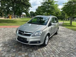 Grau Gebraucht 2005 Opel Zafira Edition Van / Kleinbus | 3.650 € (Etwas zu teuer)