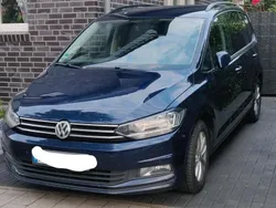 Blau Gebraucht 2016 VW Touran Comfortline Van / Kleinbus | 10.200 €