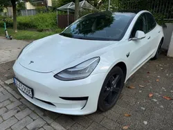 Weiß Gebraucht 2020 Tesla Model 3 Standard Range Plus Limousine | 19.999 € (Guter Preis)