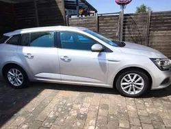 Silber Gebraucht 2017 Renault Mégane GrandTour Intens Kombi | 10.299 € (Guter Preis)