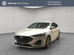 Silber Gebraucht 2023 Ford Focus ST-Line X Limousine | 20.875 € (Guter Preis)