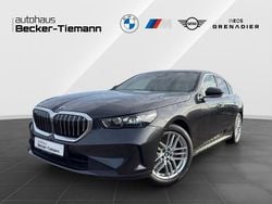 Sophistograu brillanteffekt Gebraucht 2024 BMW 520 Comfort Edition Limousine | 46.712 € (Superpreis)