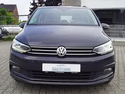 Grau Gebraucht 2019 VW Touran Highline Van / Kleinbus | 16.200 € (Guter Preis)