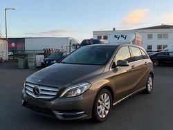 Braun Gebraucht 2013 Mercedes B200 Van / Kleinbus | 12.499 € (Fairer Preis)