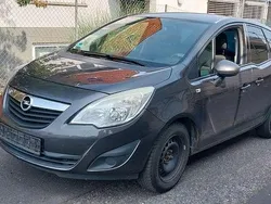 Grau Gebraucht 2011 Opel Meriva Edition Van / Kleinbus | 1.999 € (Guter Preis)
