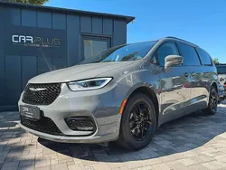 Grau Gebraucht 2021 Chrysler Pacifica Limited SUV | 34.990 € (Guter Preis)