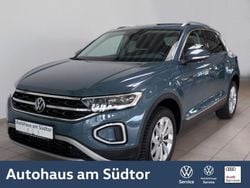 Petroleum blue metallic (metallic) Gebraucht 2024 VW T-Roc Style SUV | 27.579 € (Guter Preis)