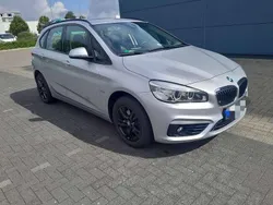 Silber Gebraucht 2017 BMW 216 Active Tourer Luxury Line Van / Kleinbus | 10.890 € (Fairer Preis)