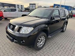 Black (m) Gebraucht 2015 Nissan Pathfinder Executive SUV | 15.980 €