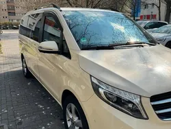 Beige Gebraucht 2018 Mercedes V250 Exclusive Van / Kleinbus | 29.999 €