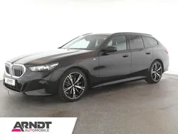 Saphirschwarz Gebraucht 2024 BMW 520 Comfort Edition Kombi | 53.684 € (Guter Preis)