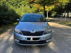 Silber Gebraucht 2013 Skoda Rapid Ambition Limousine | 8.000 € (Fairer Preis)