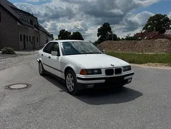 Weiß Gebraucht 1993 BMW 325 Limousine | 3.600 €