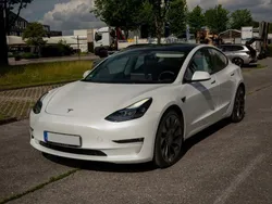 Weiß Gebraucht 2022 Tesla Model 3 Limousine | 40.999 €