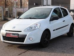 Weiß Gebraucht 2011 Renault Clio III Kleinwagen | 2.990 € (Fairer Preis)