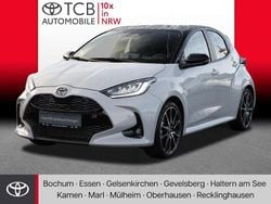 Dynamicgrey metallic / dach schwarz Gebraucht 2024 Toyota Yaris Hybrid Sport Limousine | 28.979 € (Fairer Preis)
