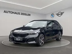 Saphirschwarz Neu 2025 BMW 550e M Sport Kombi | 82.900 € (Fairer Preis)