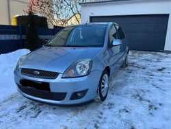 Blau Gebraucht 2005 Ford Fiesta Kleinwagen | 2.199 €