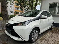 Weiß Gebraucht 2015 Toyota Aygo X-play Kleinwagen | 4.290 € (Guter Preis)