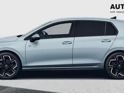 Crystal ice blue metallic Neu 2025 VW Golf VIII R-line Limousine | 33.957 € (Guter Preis)
