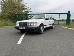 Weiß Gebraucht 1987 Mercedes E250 Limousine | 5.200 €