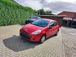 Rot Gebraucht 2012 Renault Clio III Kleinwagen | 1.600 €