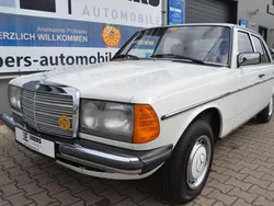Weiß Gebraucht 1983 Mercedes 230 Limousine | 16.490 €
