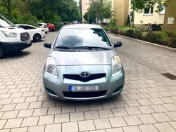 Grau Gebraucht 2011 Toyota Yaris Cool Kleinwagen | 2.800 € (Fairer Preis)