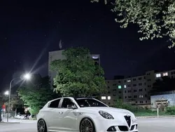 Weiß Gebraucht 2010 Alfa Romeo Giulietta Quadrifoglio Verde Kleinwagen | 11.500 € (Teuer)