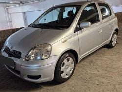 Silber Gebraucht 2005 Toyota Yaris Limousine | 2.300 € (Fairer Preis)