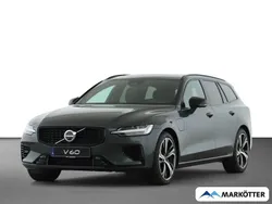 Grün Neu 2025 Volvo V60 Plus Kombi | 71.890 €