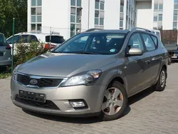 Silber Gebraucht 2013 Kia Ceed Sportswagon Kombi | 3.100 €
