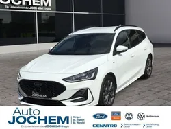 Weiß Gebraucht 2023 Ford Focus ST-Line Limousine | 25.444 € (Fairer Preis)