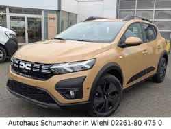 Beige Neu 2025 Dacia Sandero Expression Kleinwagen | 19.420 € (Etwas zu teuer)