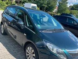 Grün Gebraucht 2016 Opel Zafira Tourer Van / Kleinbus | 11.000 € (Guter Preis)