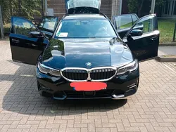 Schwarz Gebraucht 2020 BMW 330 Sport Line Kombi | 26.000 € (Guter Preis)