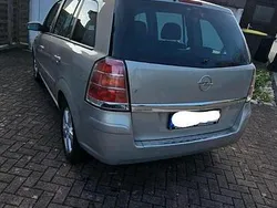 Gelb Gebraucht 2007 Opel Zafira Van / Kleinbus | 2.250 € (Fairer Preis)