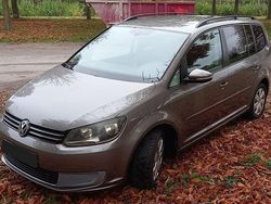 Grau Gebraucht 2010 VW Touran Comfortline Van / Kleinbus | 4.899 € (Fairer Preis)