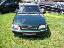 Dunkel grün metallic Gebraucht 1999 Volvo V40 Kombi | 790 € (Fairer Preis)