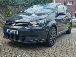 Grau Gebraucht 2015 VW Touran Trendline Van / Kleinbus | 10.500 € (Guter Preis)